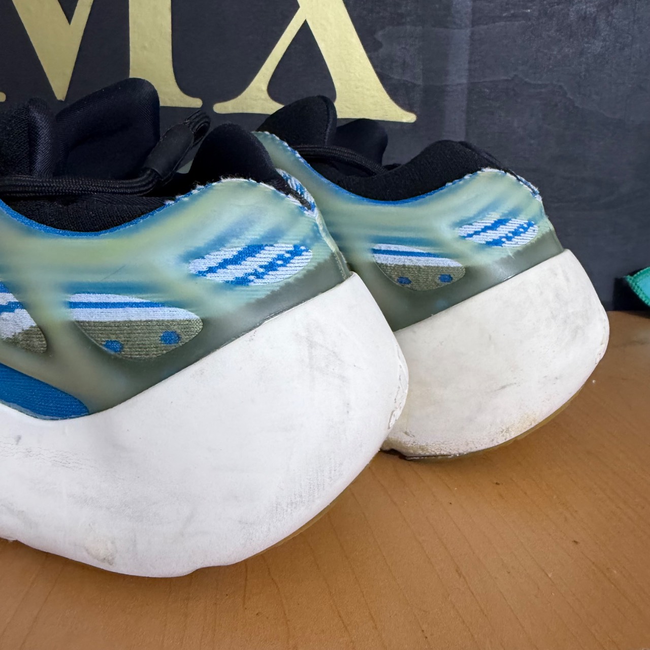 adidas Yeezy 700 V3 Arzareth · Foto 4