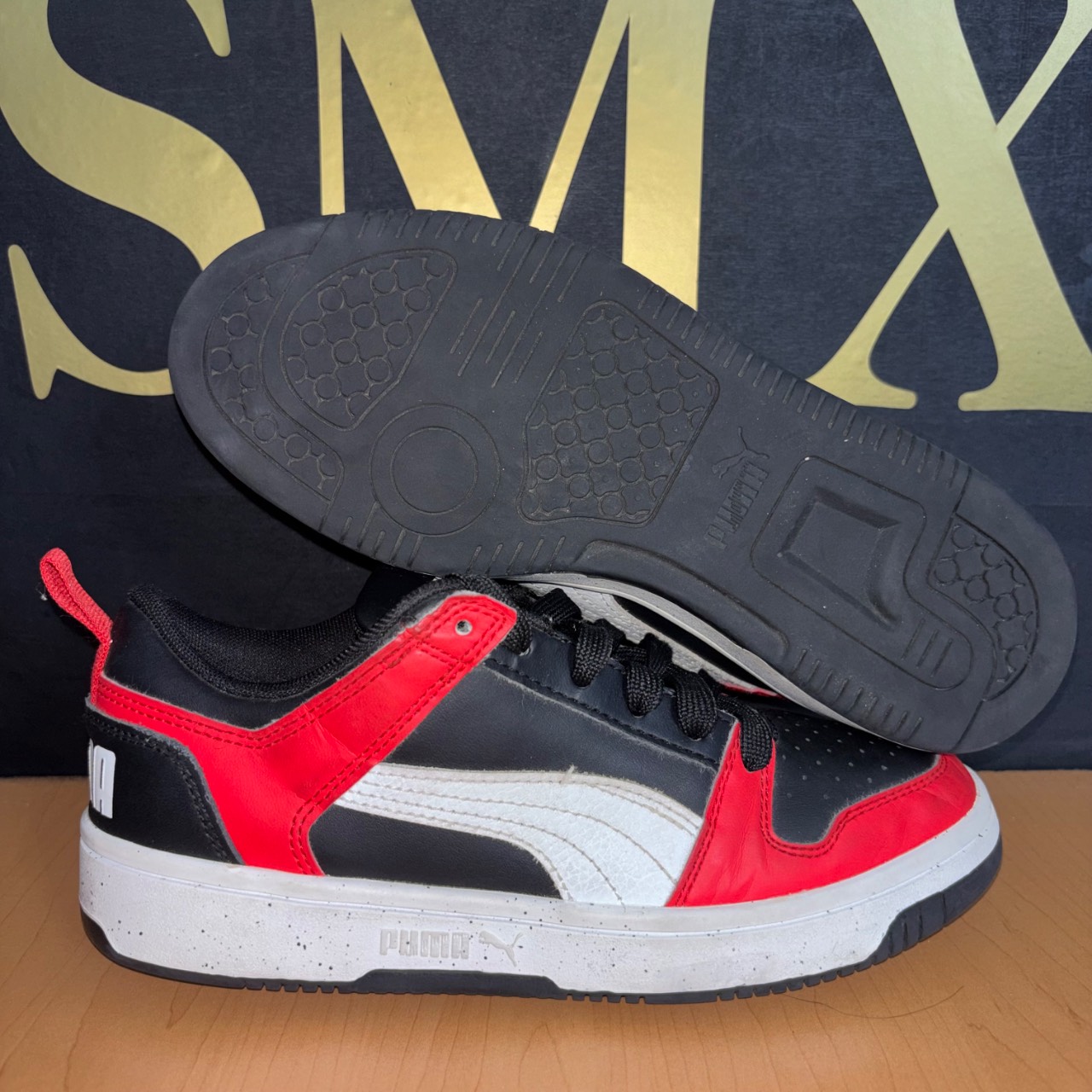 PUMA Rebound LayUp Lo Negro-Rojo-Blanco · Foto 1