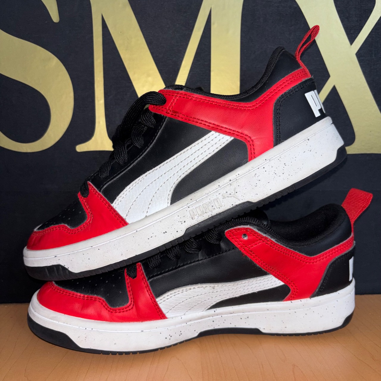 PUMA Rebound LayUp Lo Negro-Rojo-Blanco · Foto 3