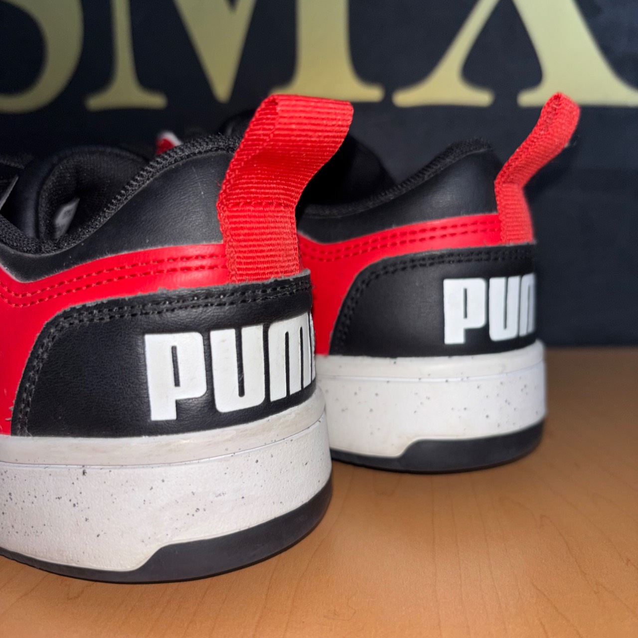 PUMA Rebound LayUp Lo Negro-Rojo-Blanco · Foto 4
