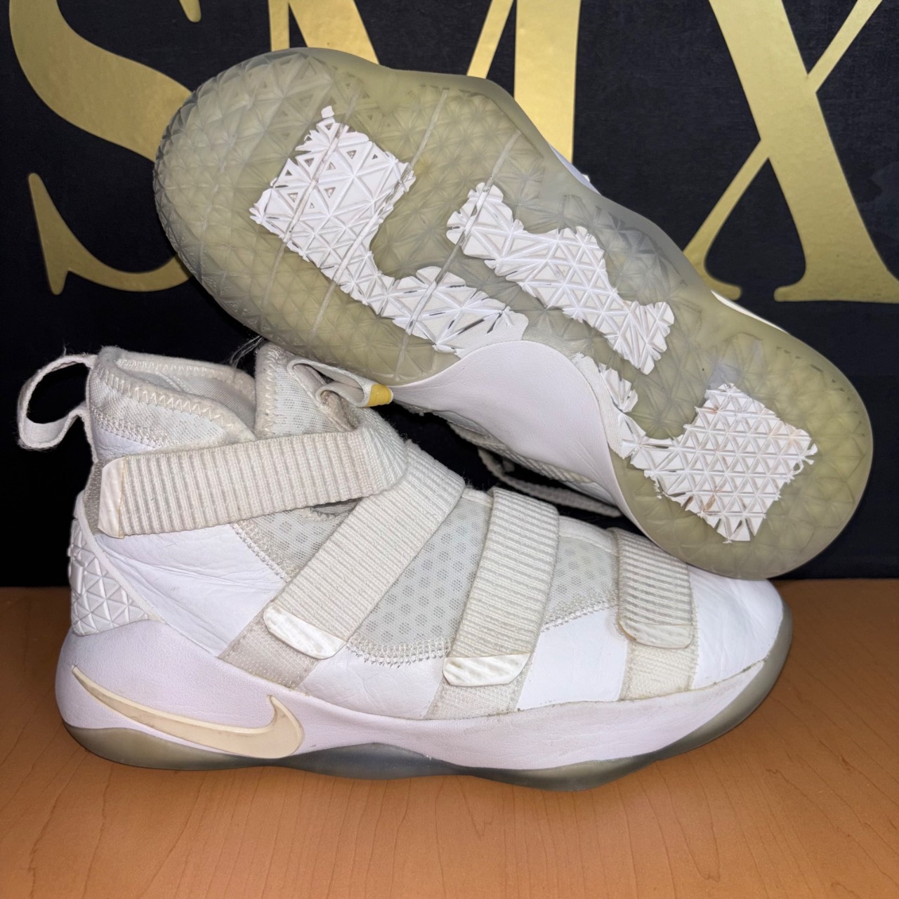 Nike LeBron Soldier 10 Blanco / Beige · Foto 1