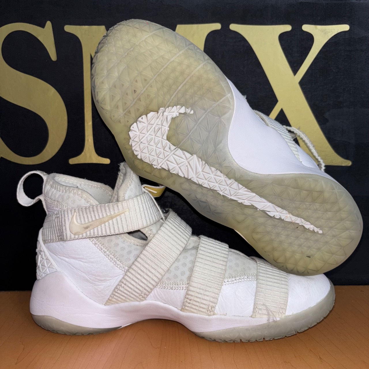 Nike LeBron Soldier 10 Blanco / Beige · Foto 2