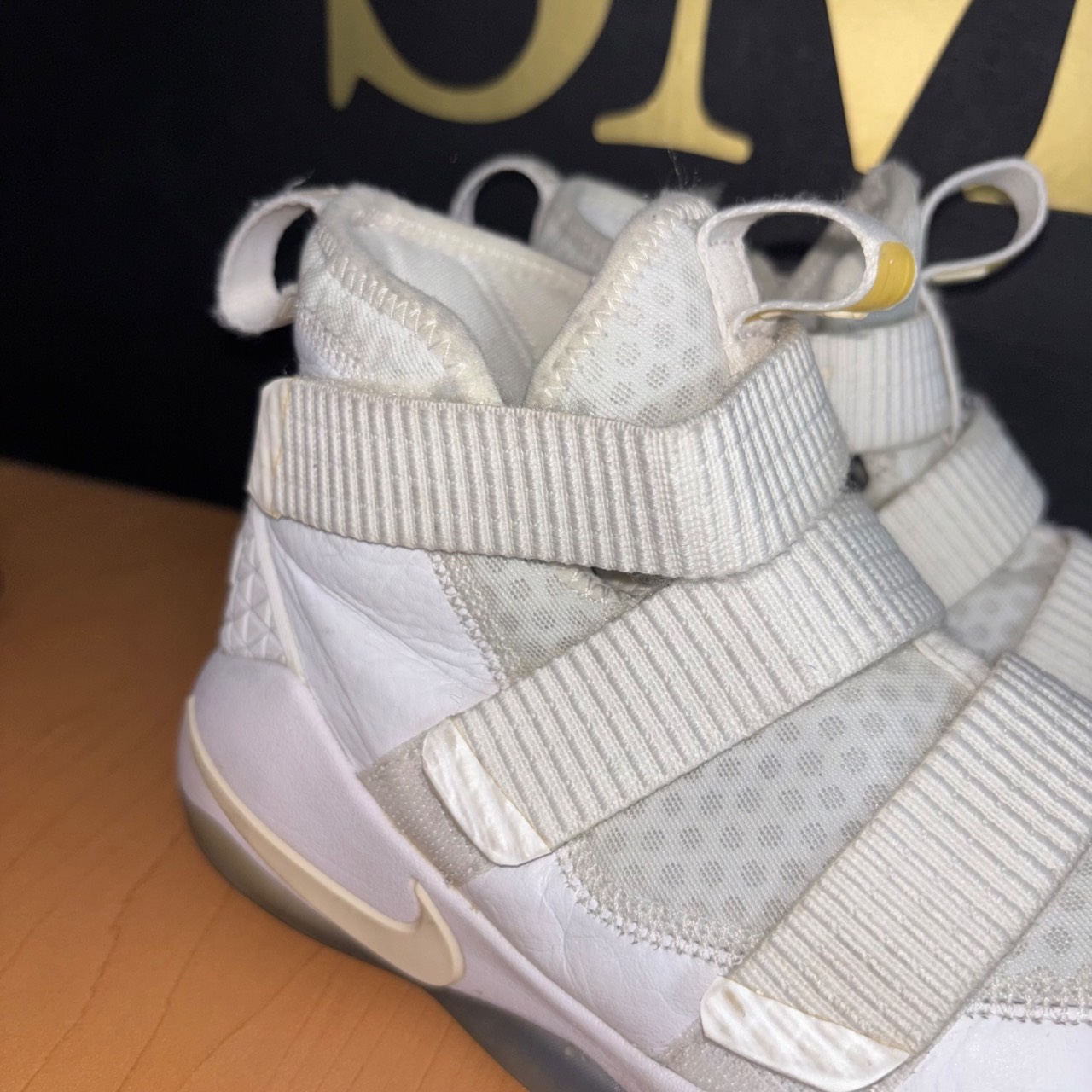 Nike LeBron Soldier 10 Blanco / Beige · Foto 4