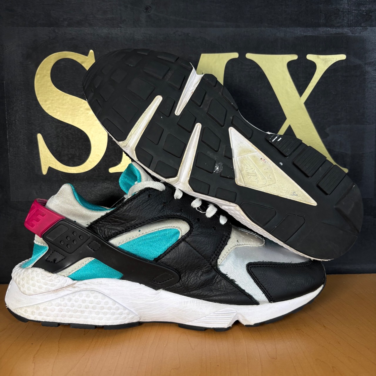 Nike Air Huarache Black/New Emerald/Pure Platinum/Lethal Pink · Foto 2