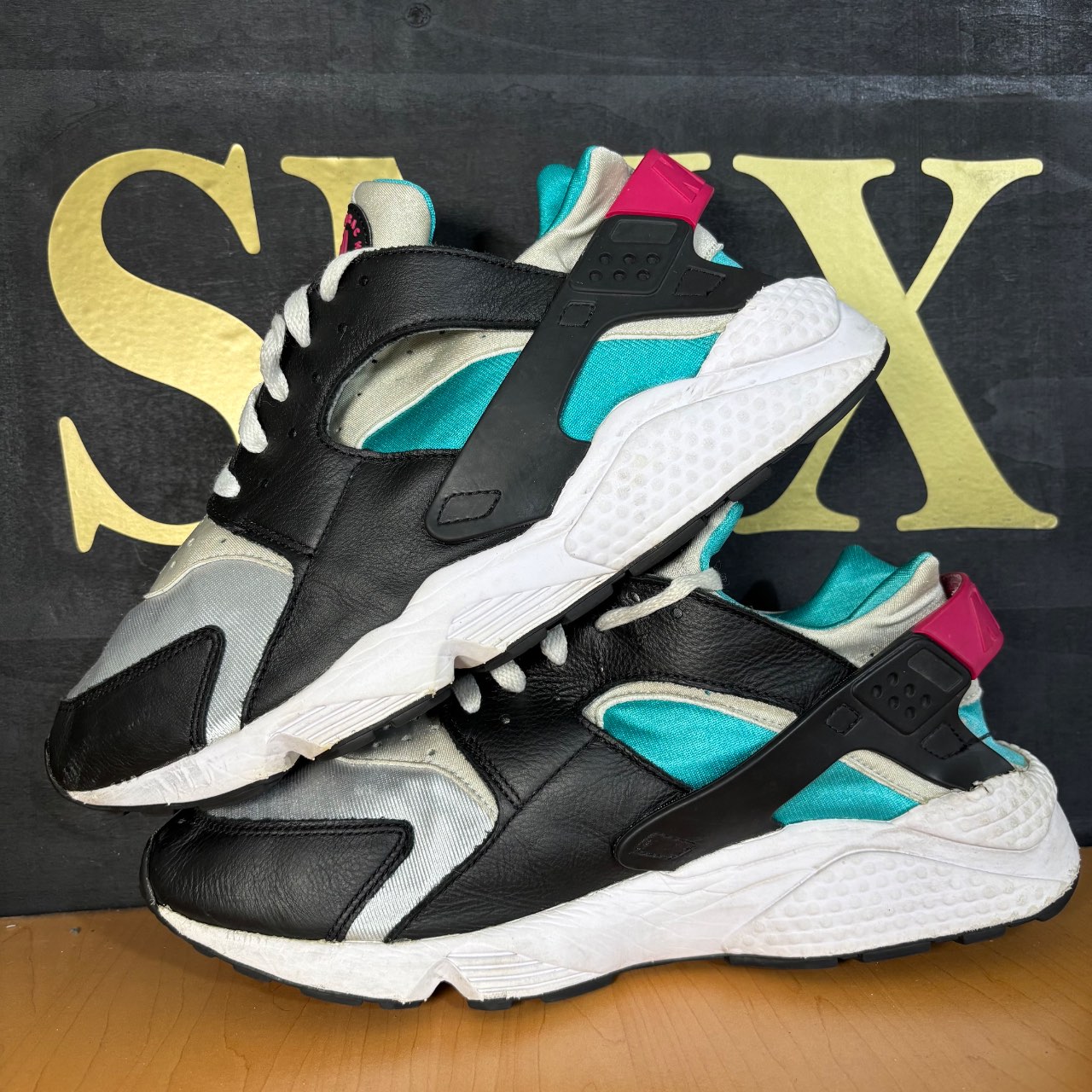 Nike Air Huarache Black/New Emerald/Pure Platinum/Lethal Pink · Foto 3
