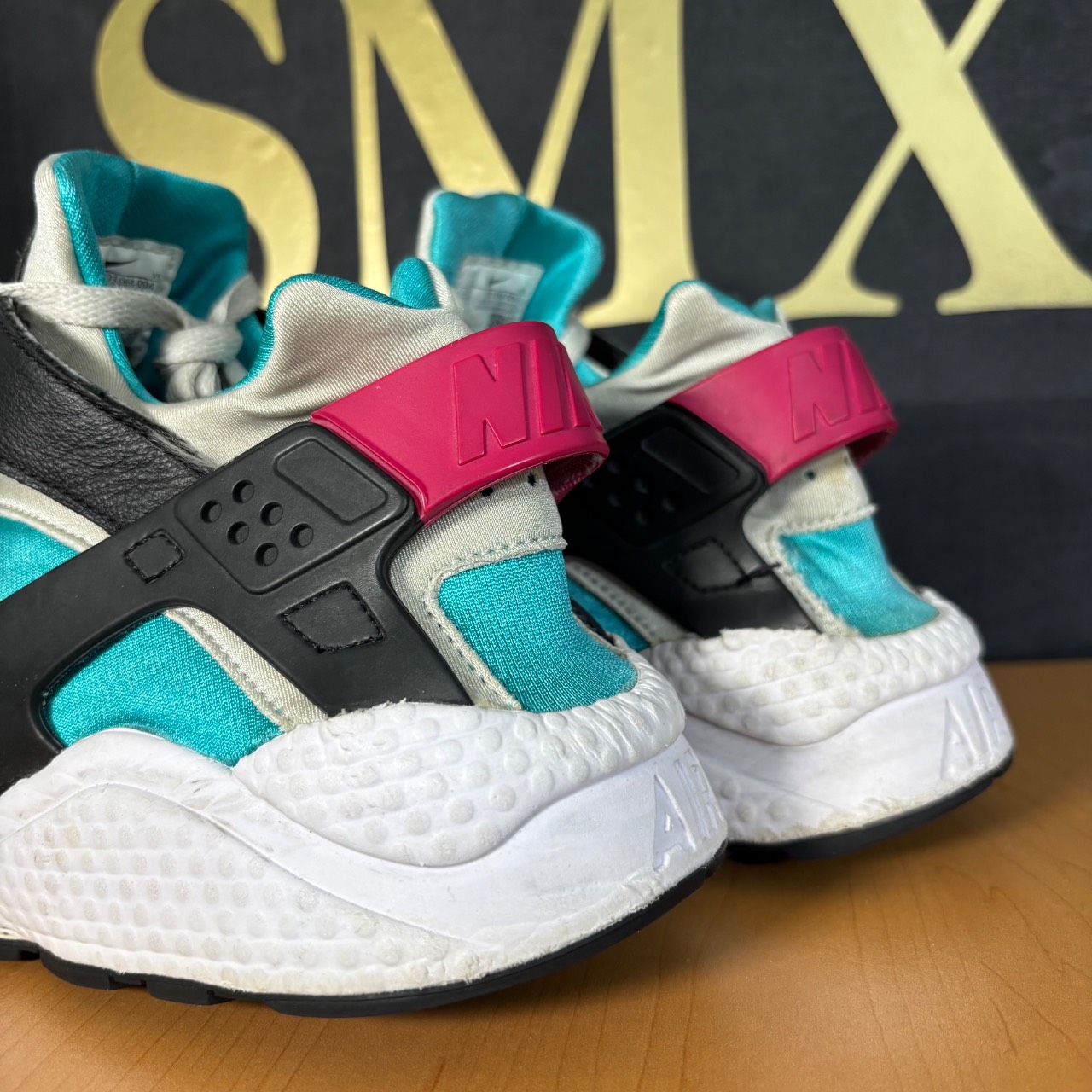 Nike Air Huarache Black/New Emerald/Pure Platinum/Lethal Pink · Foto 5