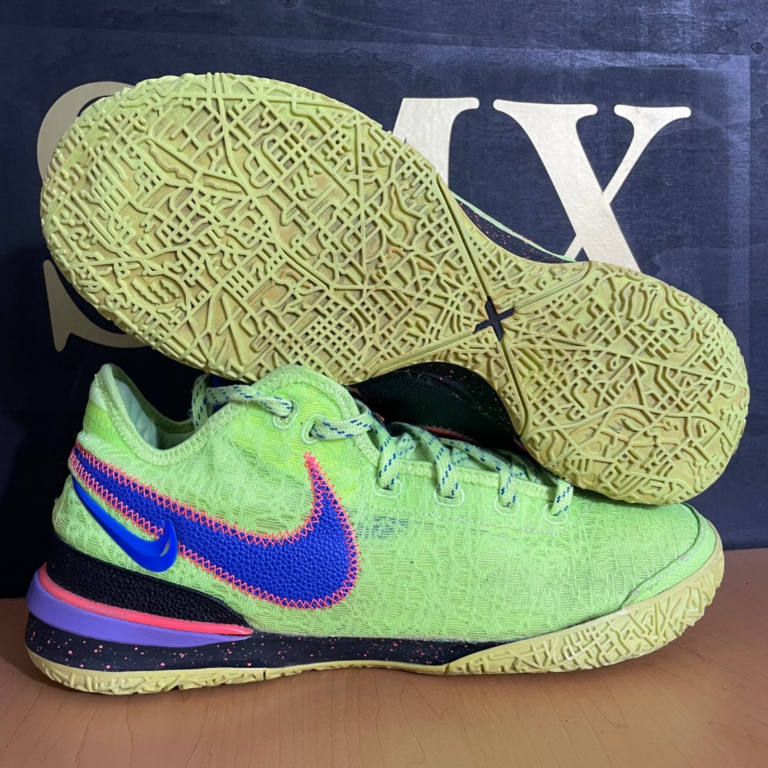 Nike LeBron 20 'Barely Green' · Foto 1