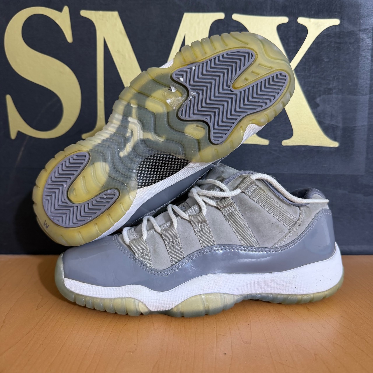 Air Jordan 11 Retro Low IE GS 'Cool Grey' · Foto 1