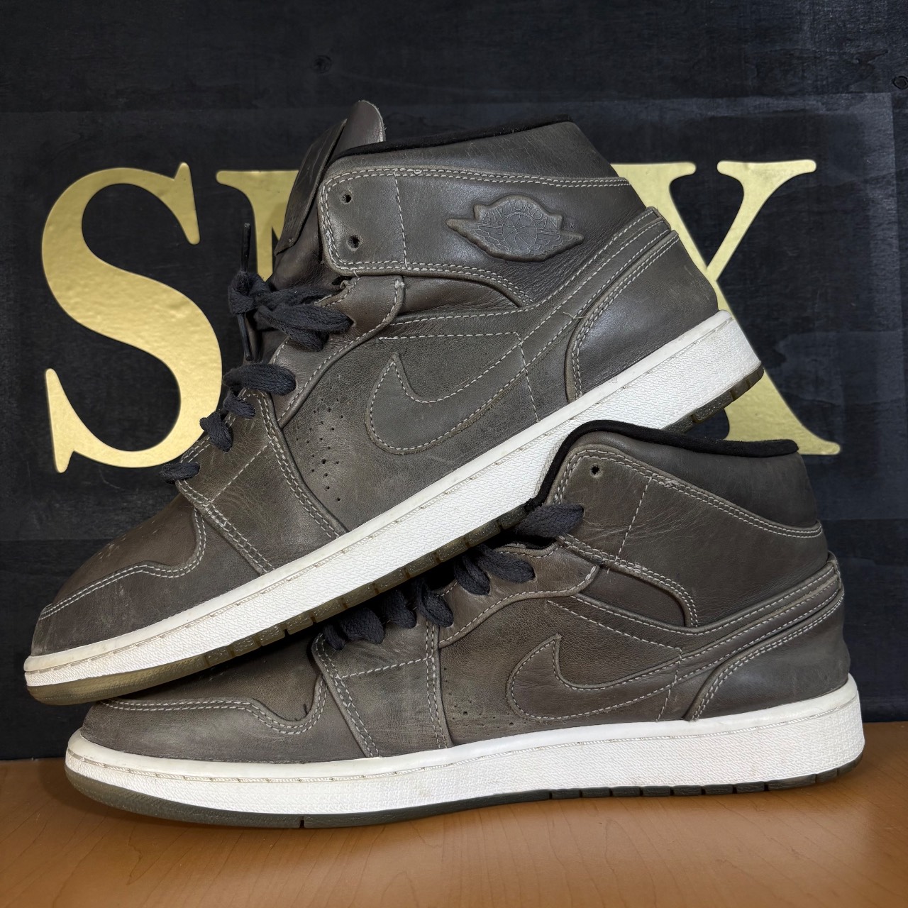 Air Jordan 1 Mid Gris oscuro · Foto 3