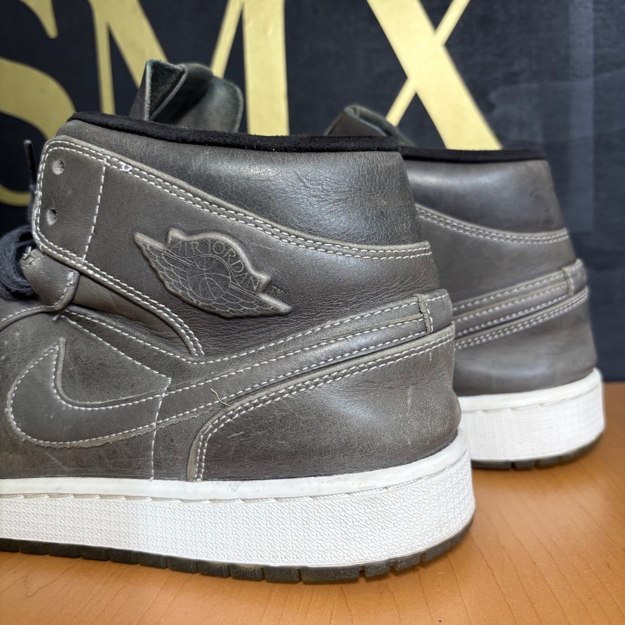 Air Jordan 1 Mid Gris oscuro · Foto 5