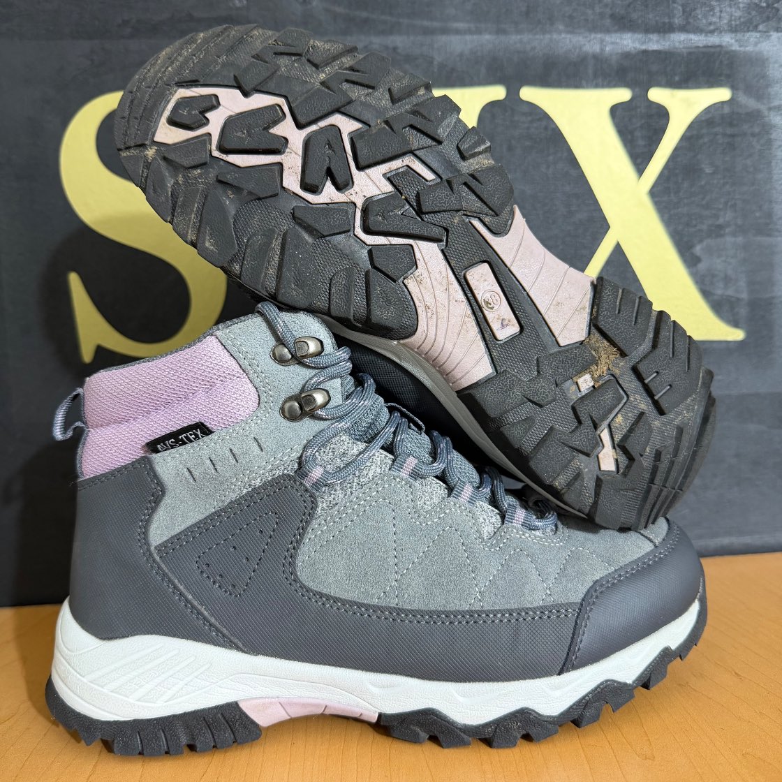 Bota de senderismo media tipo trekking NC-TEX con herrajes y suela de alto agarre · Foto 2