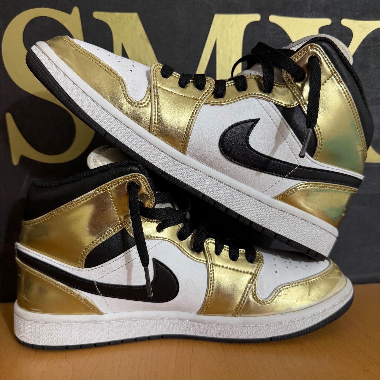 Air Jordan 1 Mid Metallic Gold · Foto 5