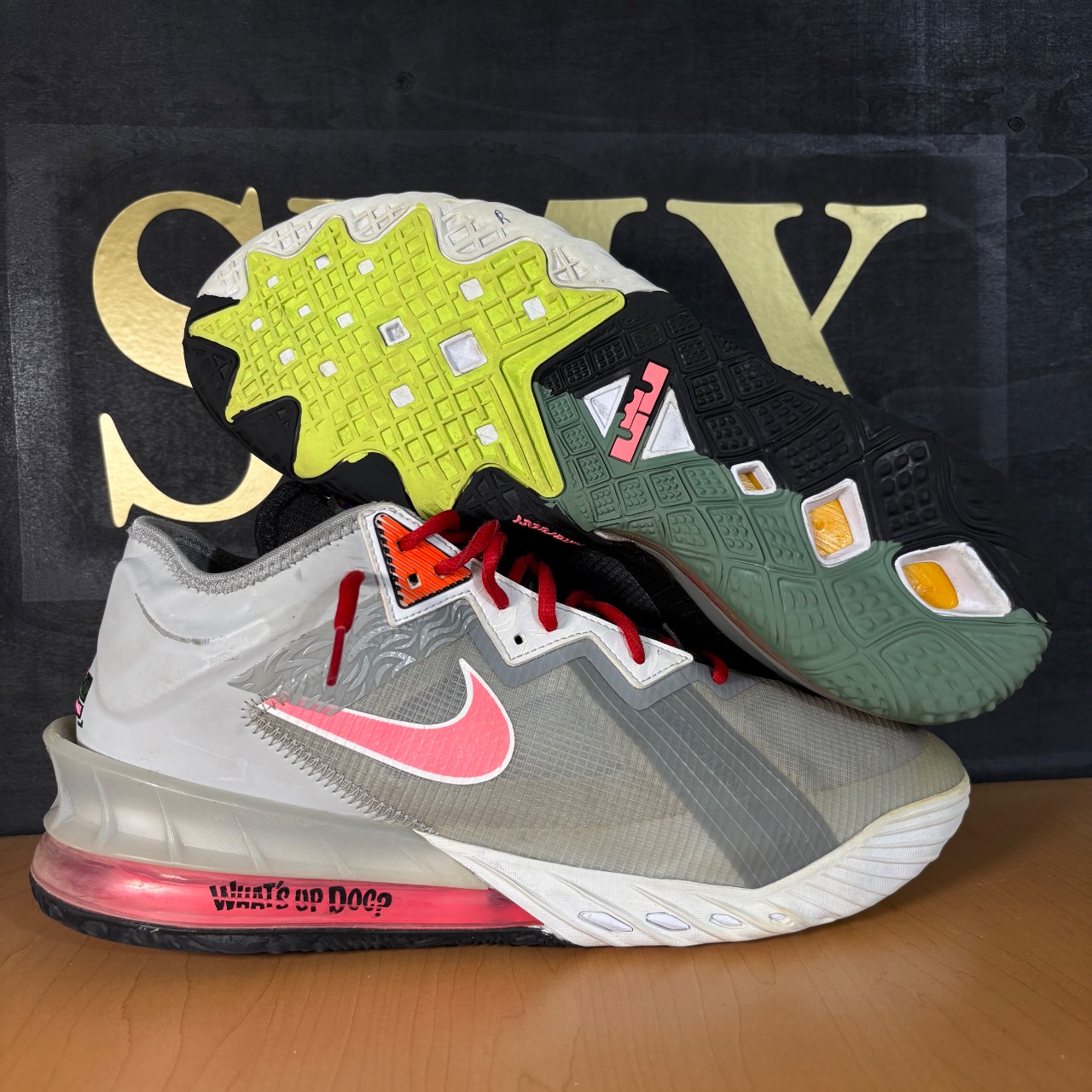 Nike LeBron 19 Low Tune Squad Multicolor con detalles en rosa, verde y negro