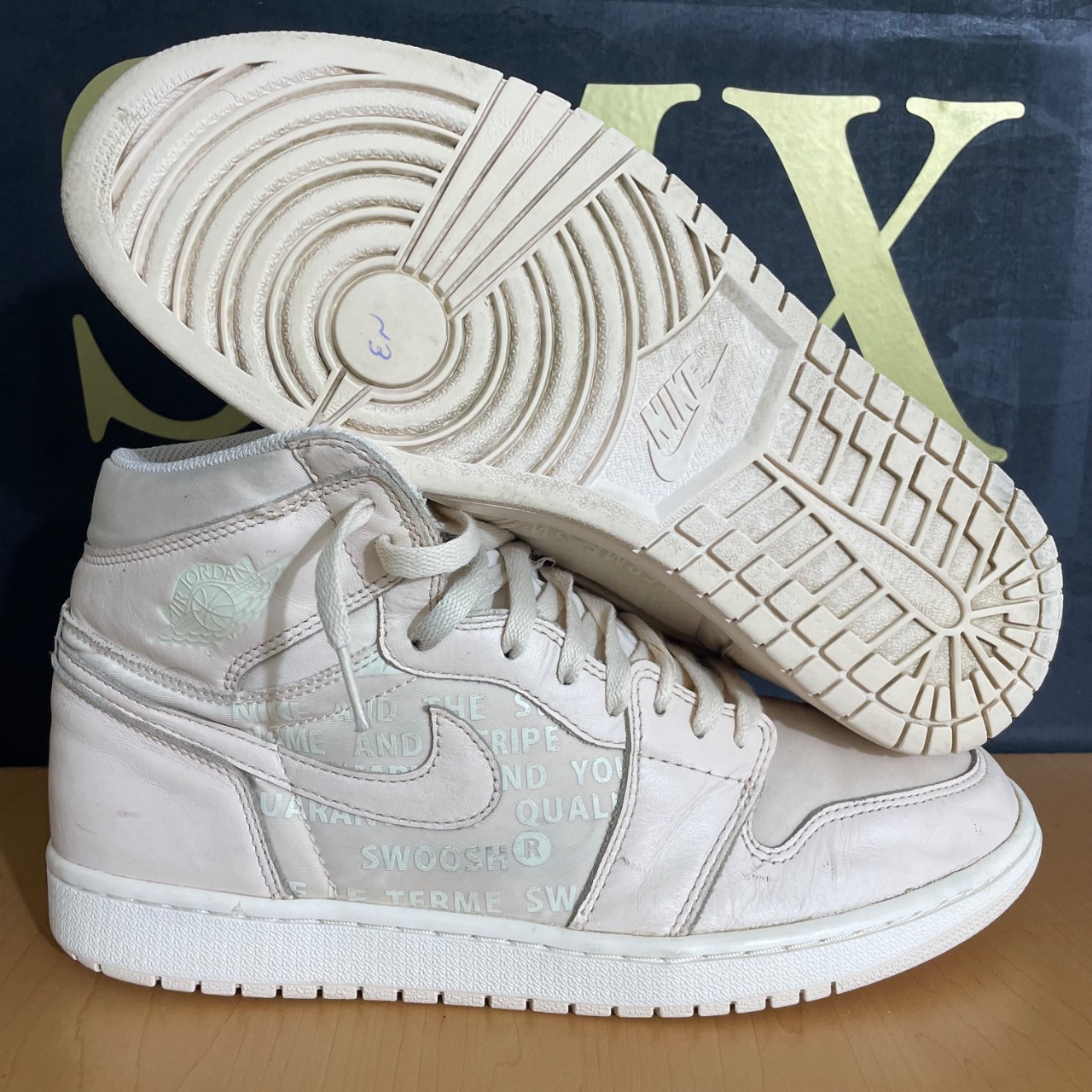 Air Jordan 1 Retro High OG 'Neutral Grey Sail' · Foto 1