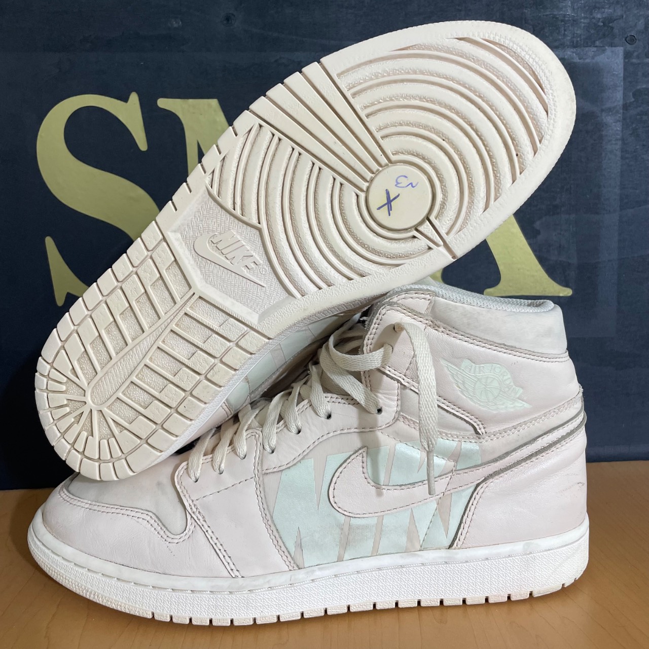 Air Jordan 1 Retro High OG 'Neutral Grey Sail' · Foto 2