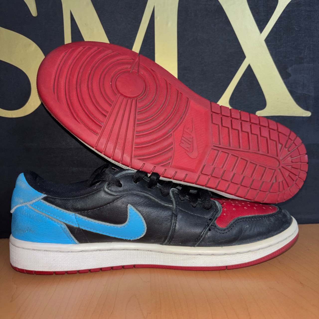 Air Jordan 1 Low OG Black/University Blue/Red · Foto 2