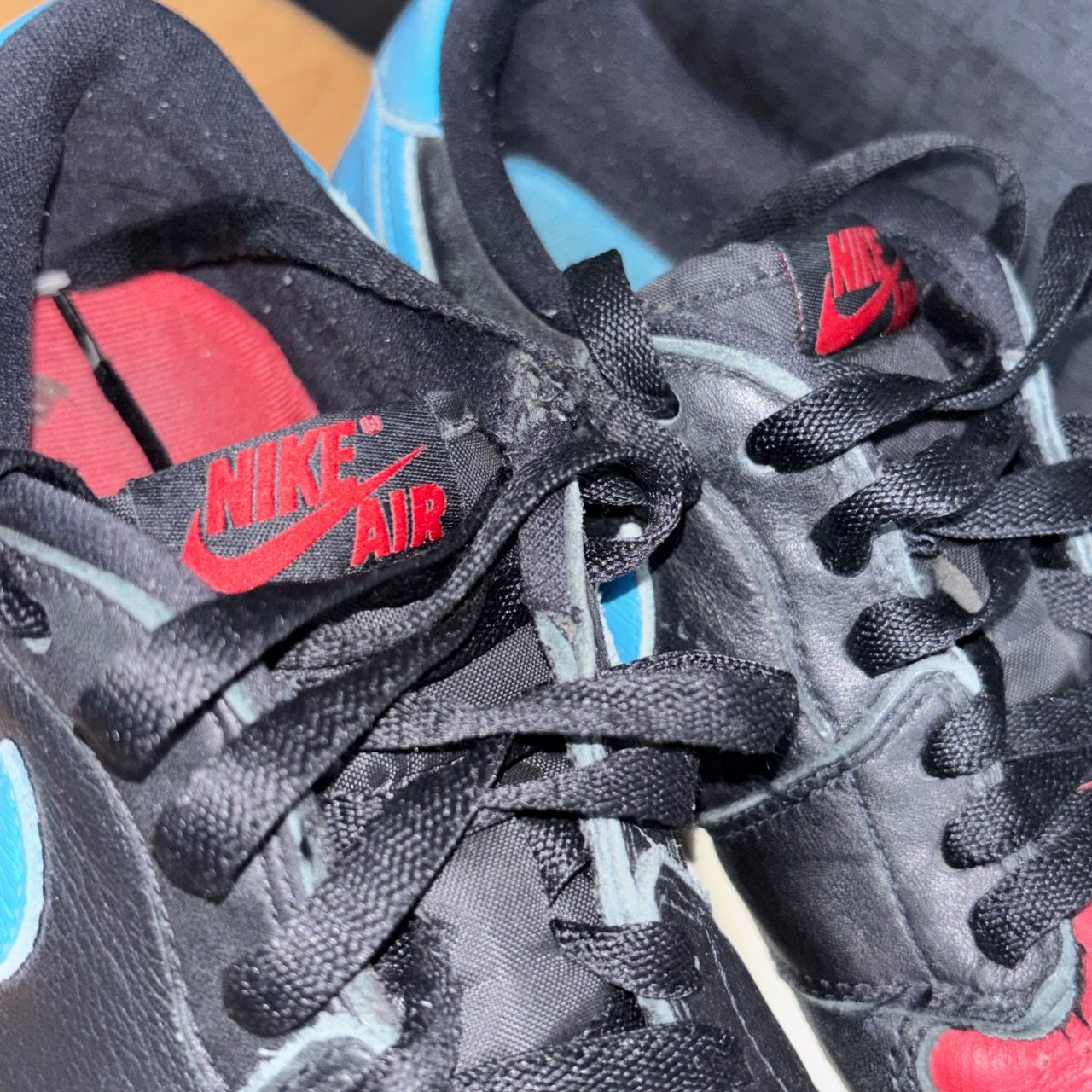 Air Jordan 1 Low OG Black/University Blue/Red · Foto 3