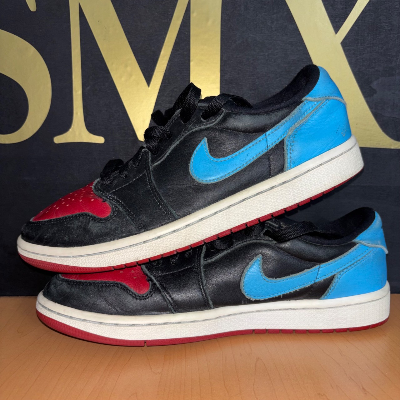 Air Jordan 1 Low OG Black/University Blue/Red · Foto 4