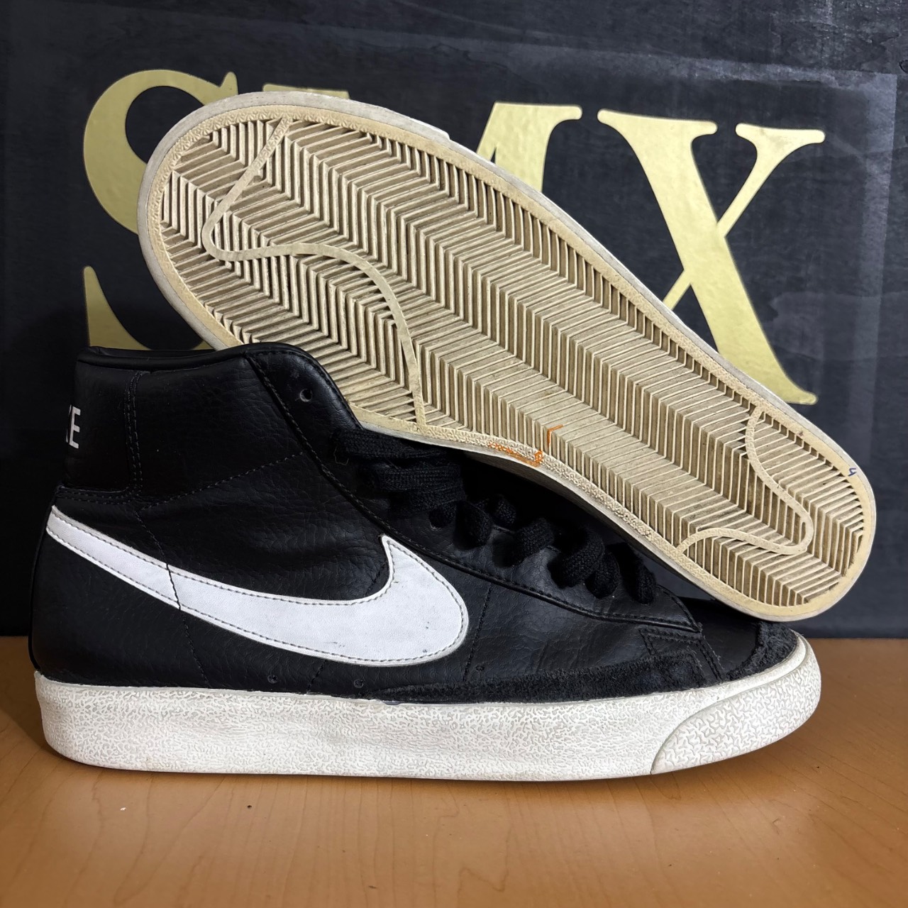 Nike Blazer Mid '77 Vintage Blanco/Negro · Foto 1