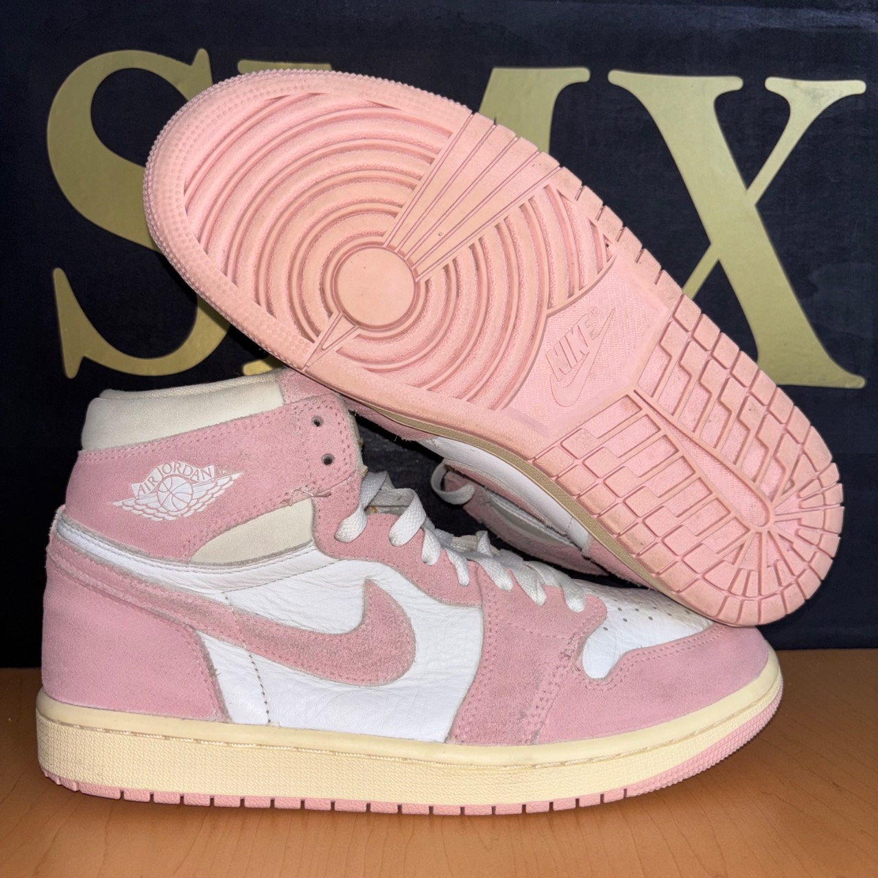 Air Jordan 1 Retro High OG Pink Suede / White