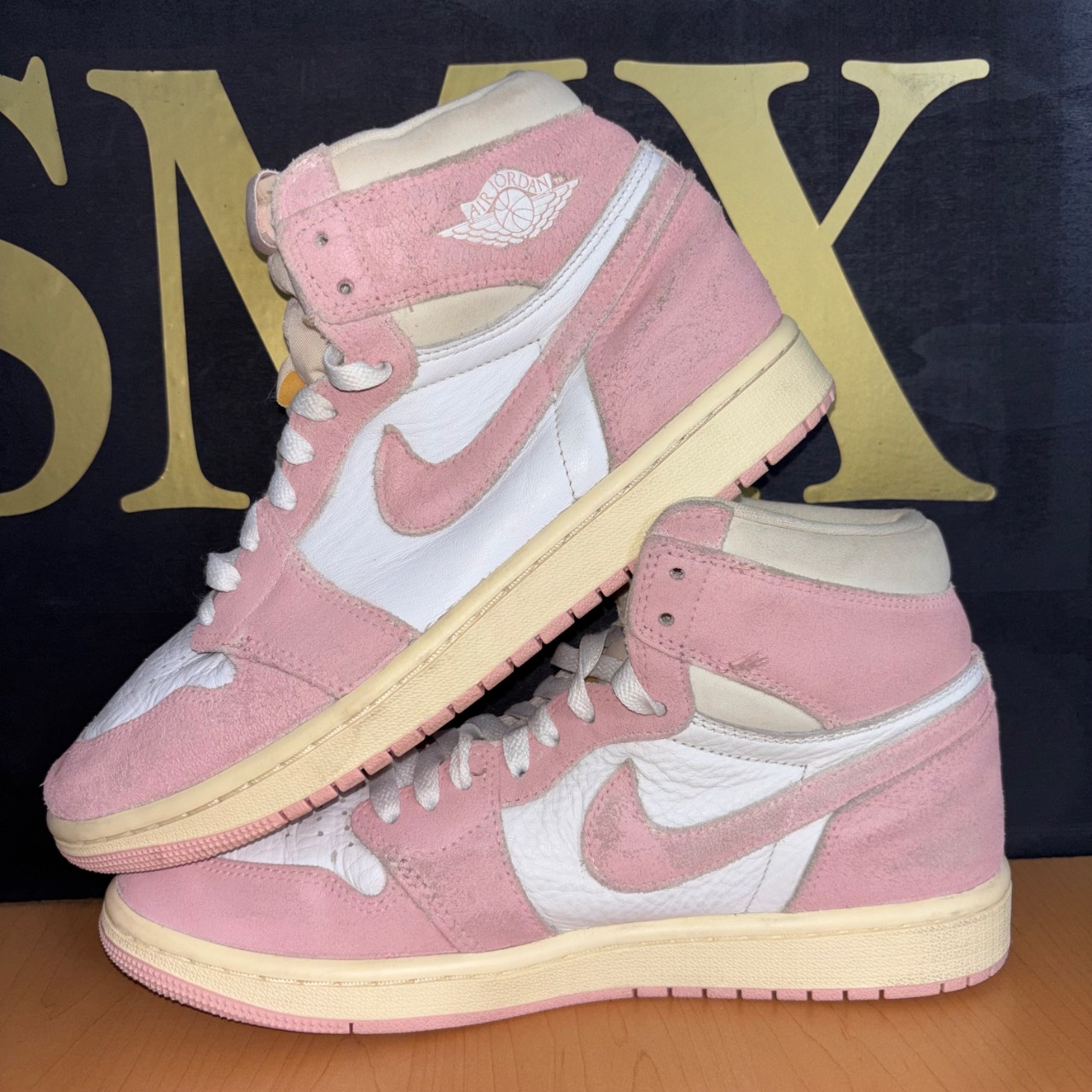 Air Jordan 1 Retro High OG Pink Suede / White · Foto 4