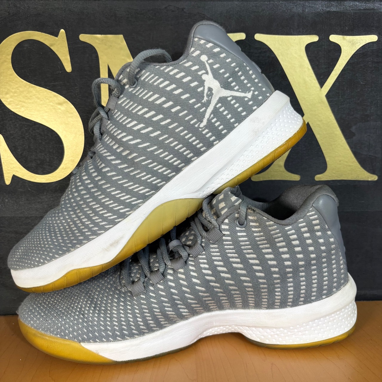 Jordan CP3.X Wolf Grey/White-Gum Yellow · Foto 3