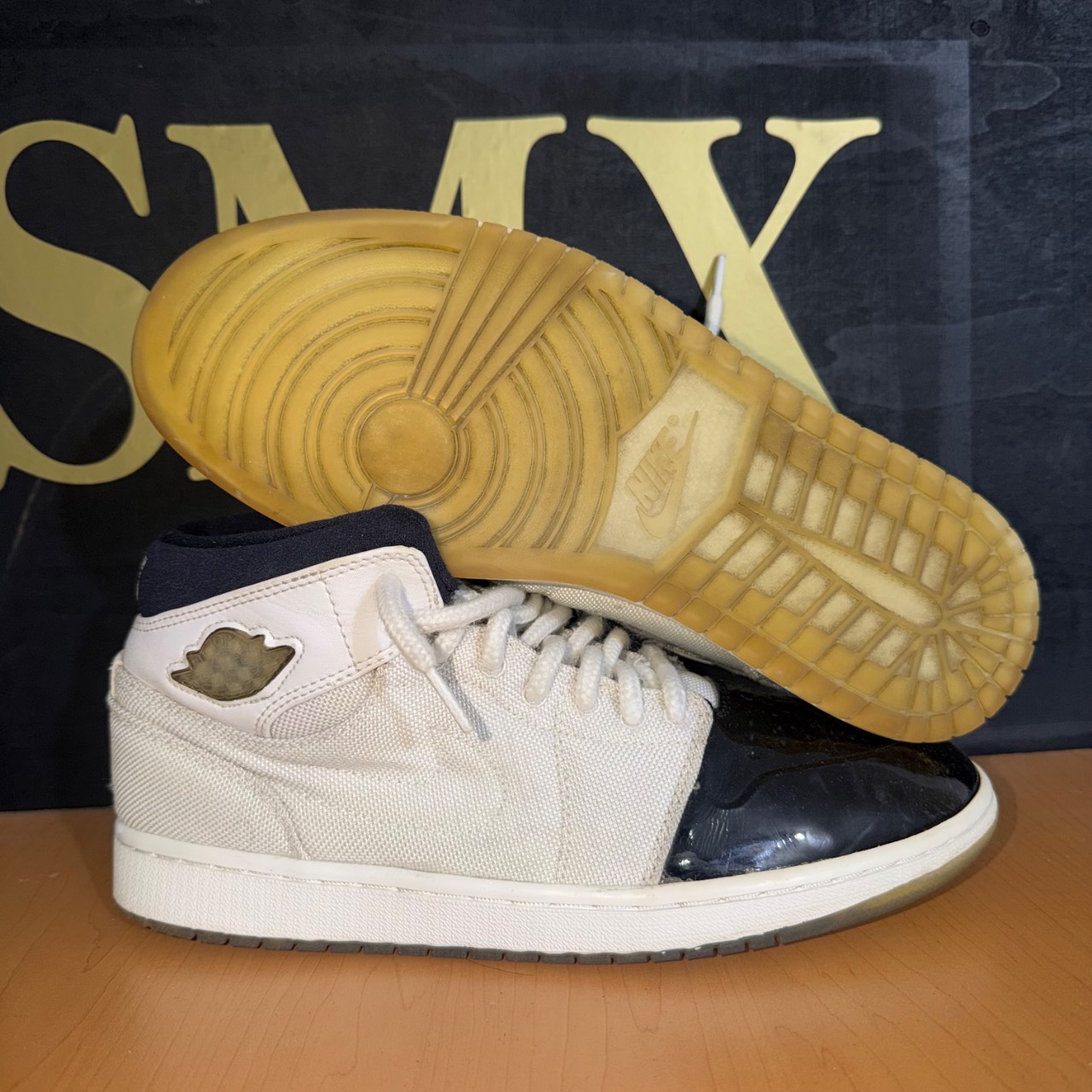 Air Jordan 1 Retro '99 · Foto 1