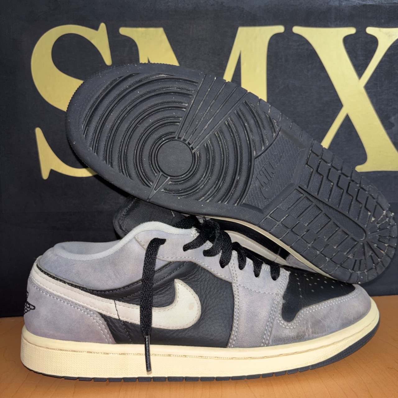 Air Jordan 1 Low SE Light Smoke Grey/Black/Sail · Foto 1