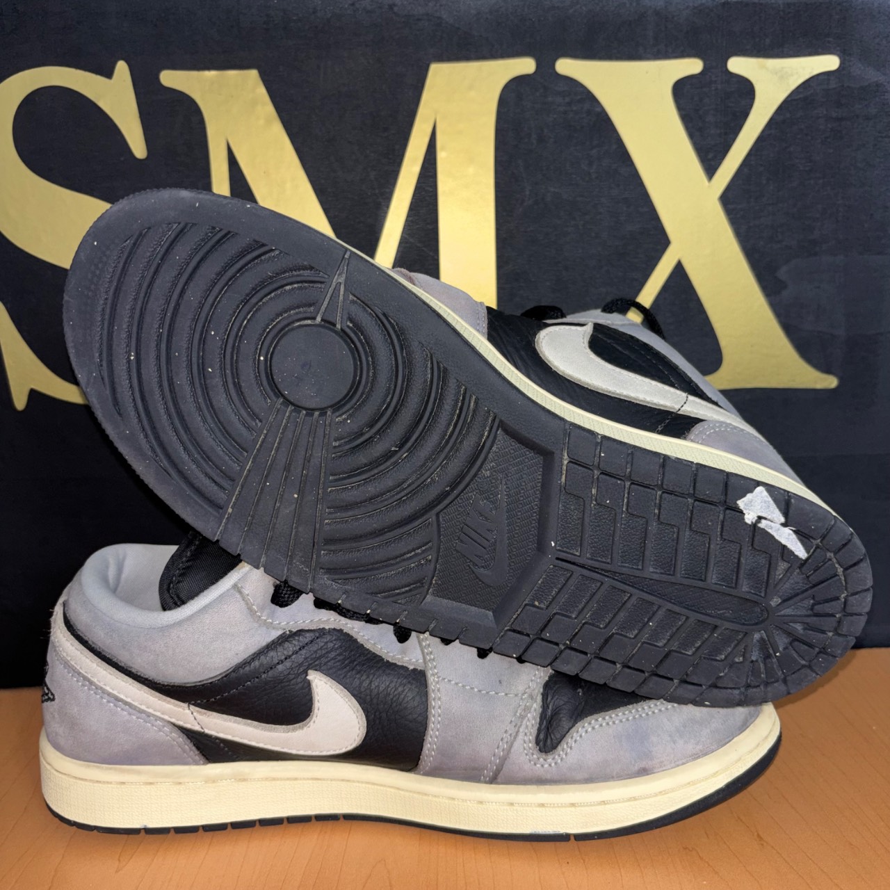 Air Jordan 1 Low SE Light Smoke Grey/Black/Sail · Foto 2