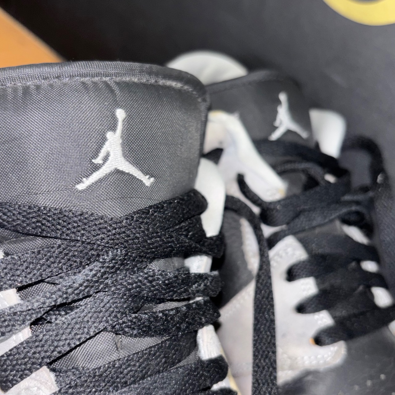 Air Jordan 1 Low SE Light Smoke Grey/Black/Sail · Foto 4