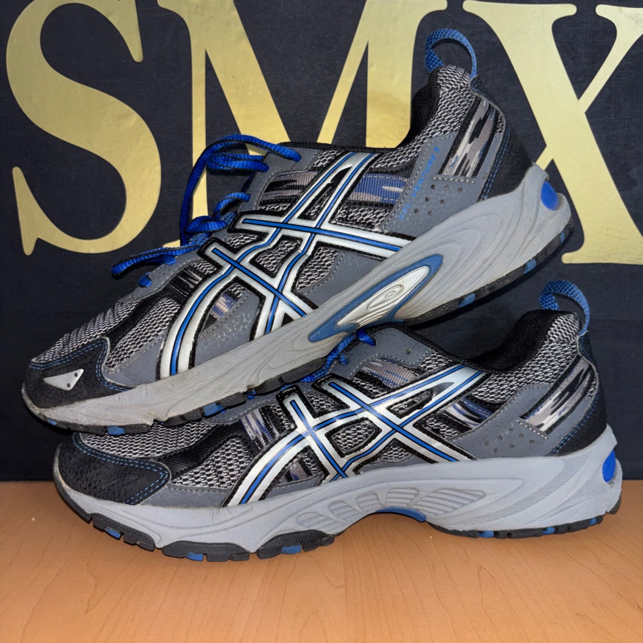 Asics Gel Venture 5 gris, azul y negro · Foto 3