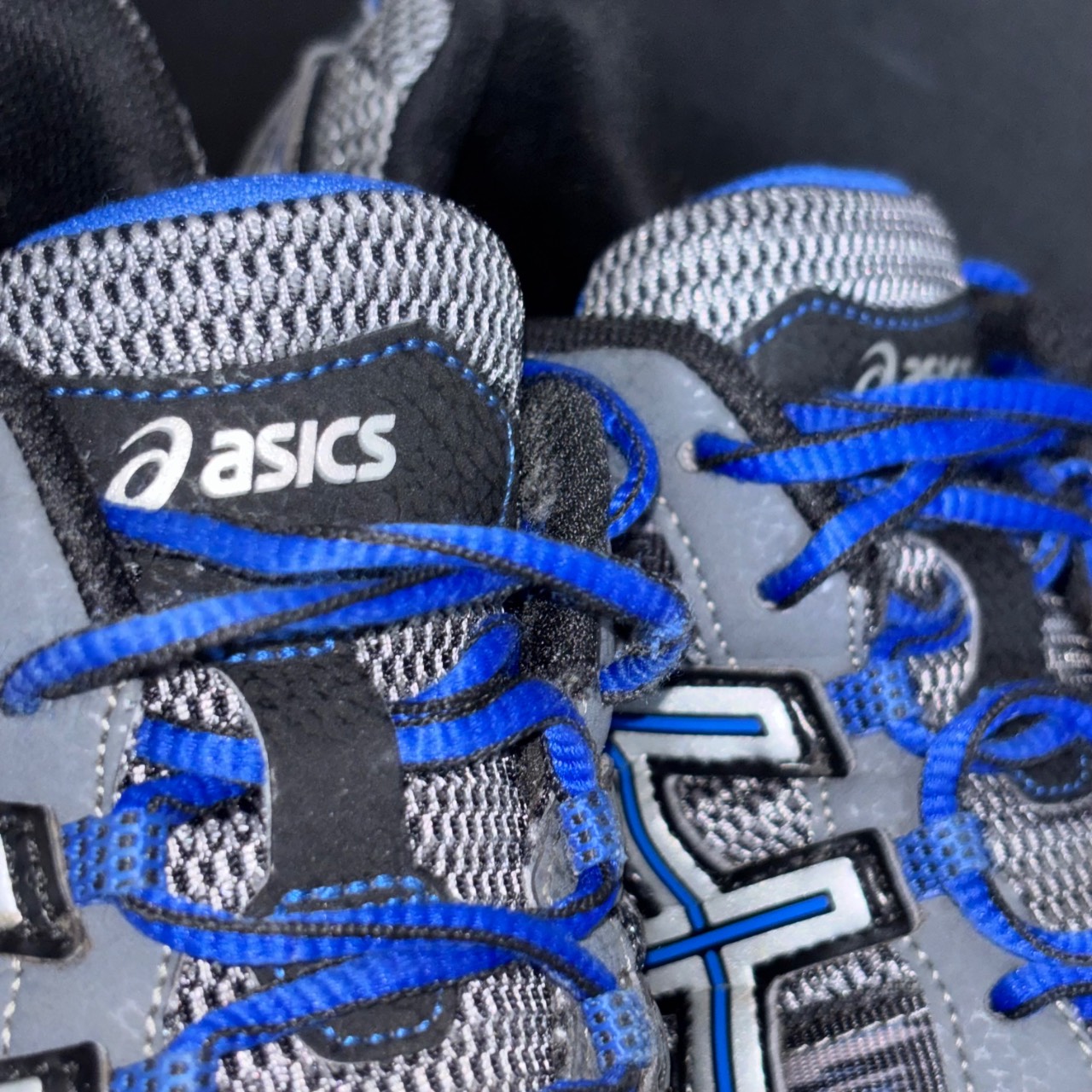 Asics Gel Venture 5 gris, azul y negro · Foto 4