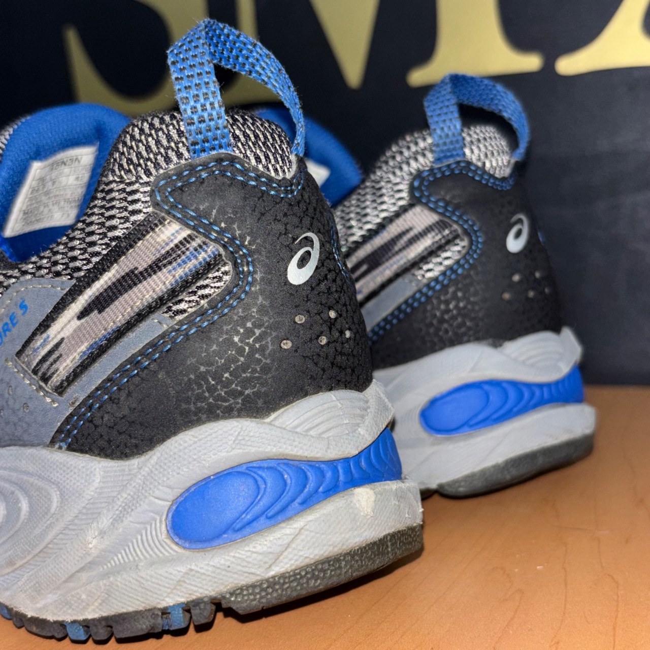 Asics Gel Venture 5 gris, azul y negro · Foto 5
