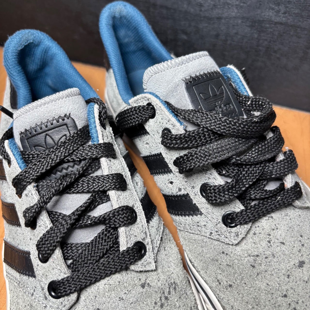 Adidas Busenitz Vulc Gris moteado con negro y azul · Foto 4