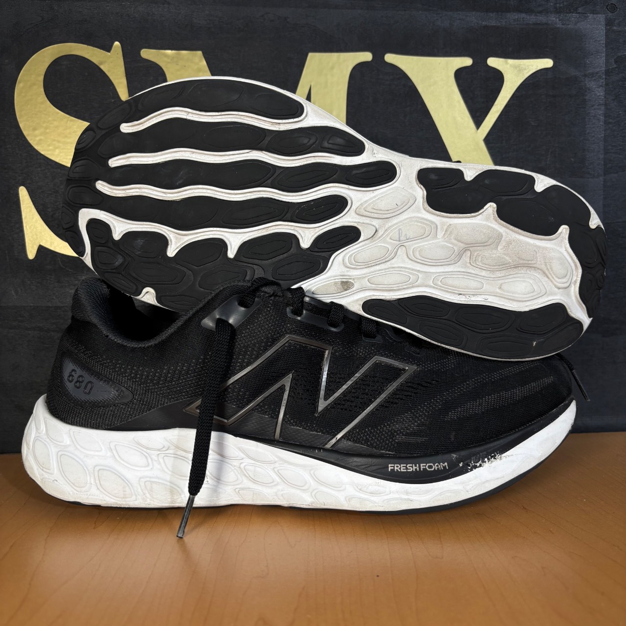 New Balance Fresh Foam 680 v2 Negro con blanco