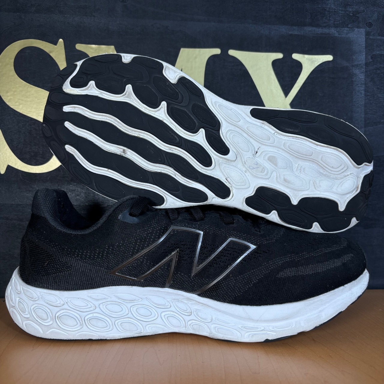 New Balance Fresh Foam 680 v2 Negro con blanco · Foto 2