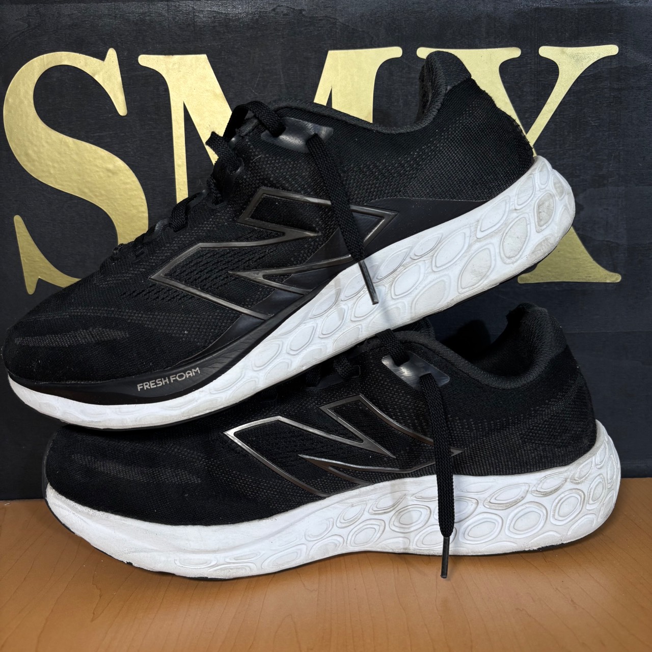 New Balance Fresh Foam 680 v2 Negro con blanco · Foto 5