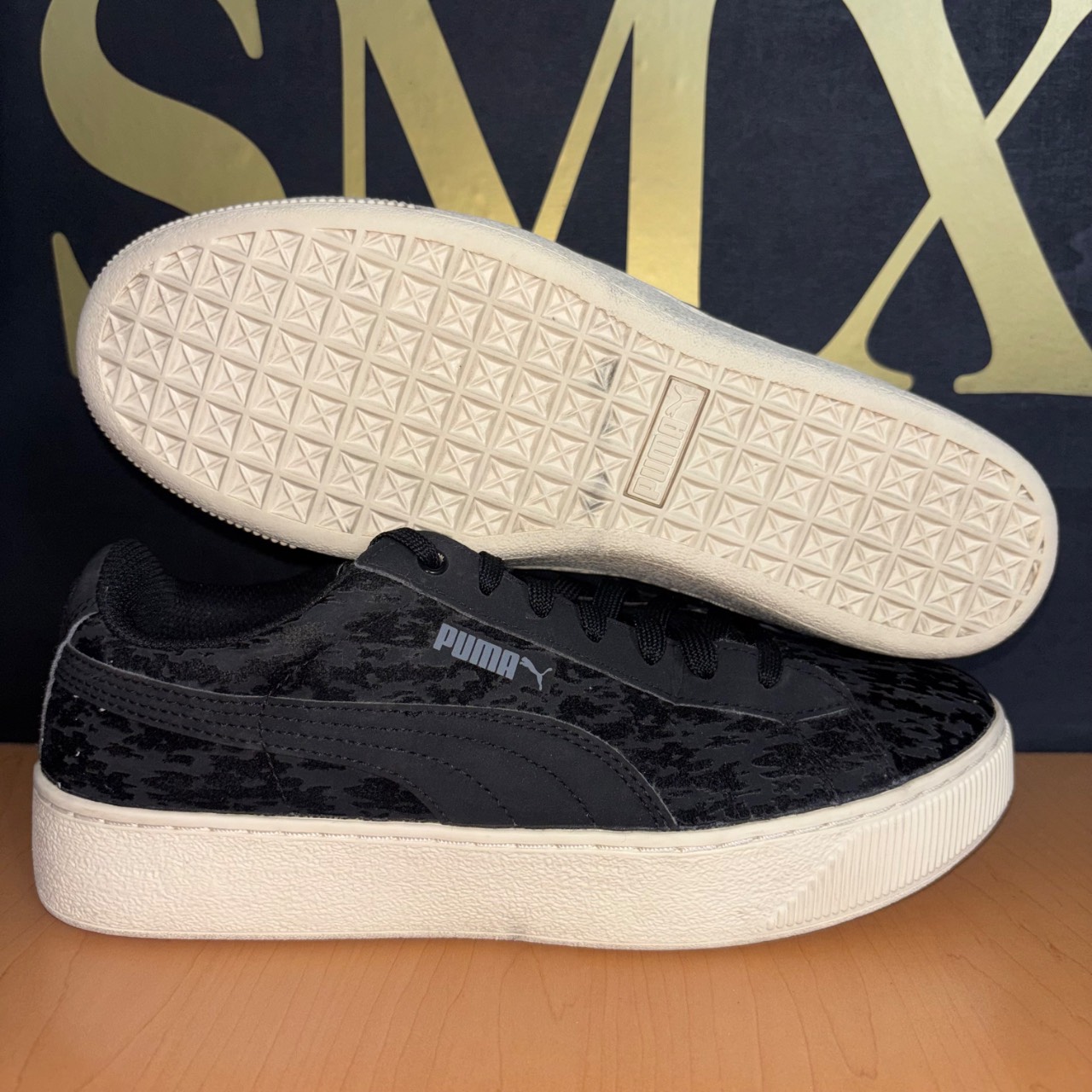 Puma Suede Platform Animal Negro con suela blanca · Foto 1