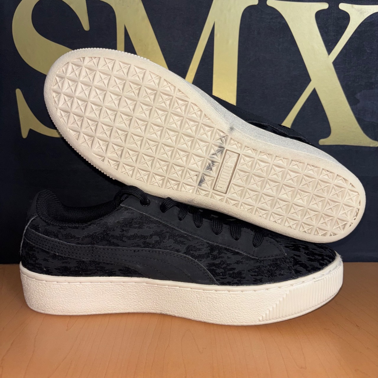 Puma Suede Platform Animal Negro con suela blanca · Foto 2