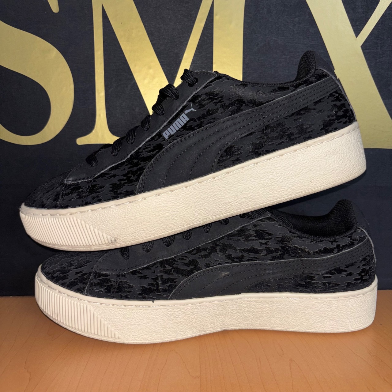Puma Suede Platform Animal Negro con suela blanca · Foto 3