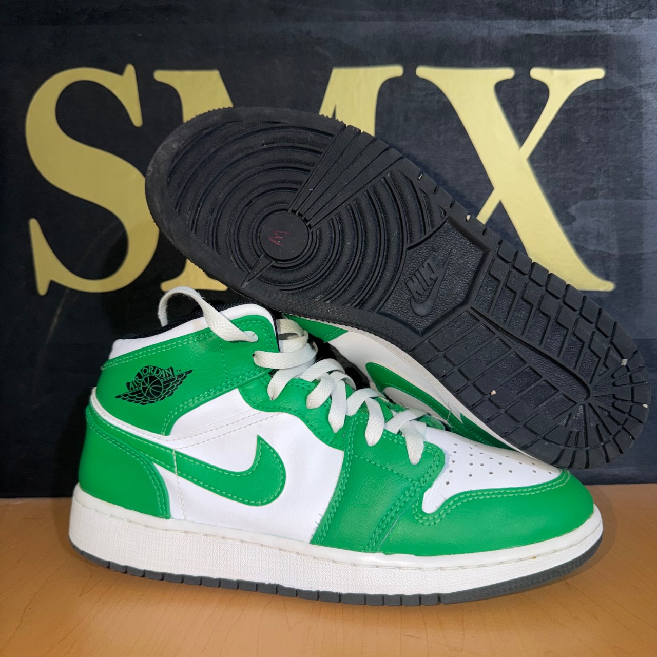 Air Jordan 1 Mid GS · Foto 2