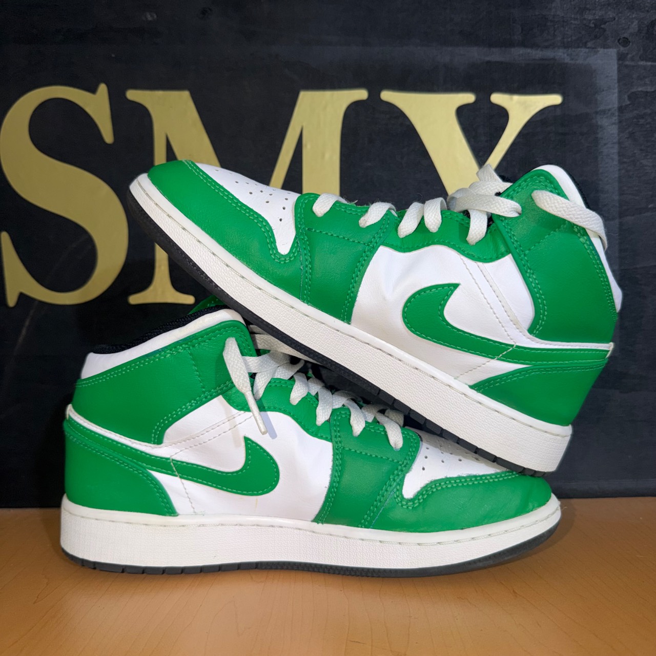Air Jordan 1 Mid GS · Foto 3