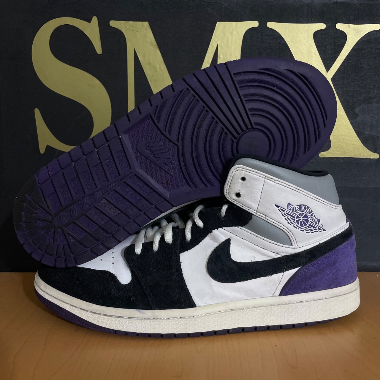 Air Jordan 1 Mid White Black Purple · Foto 1