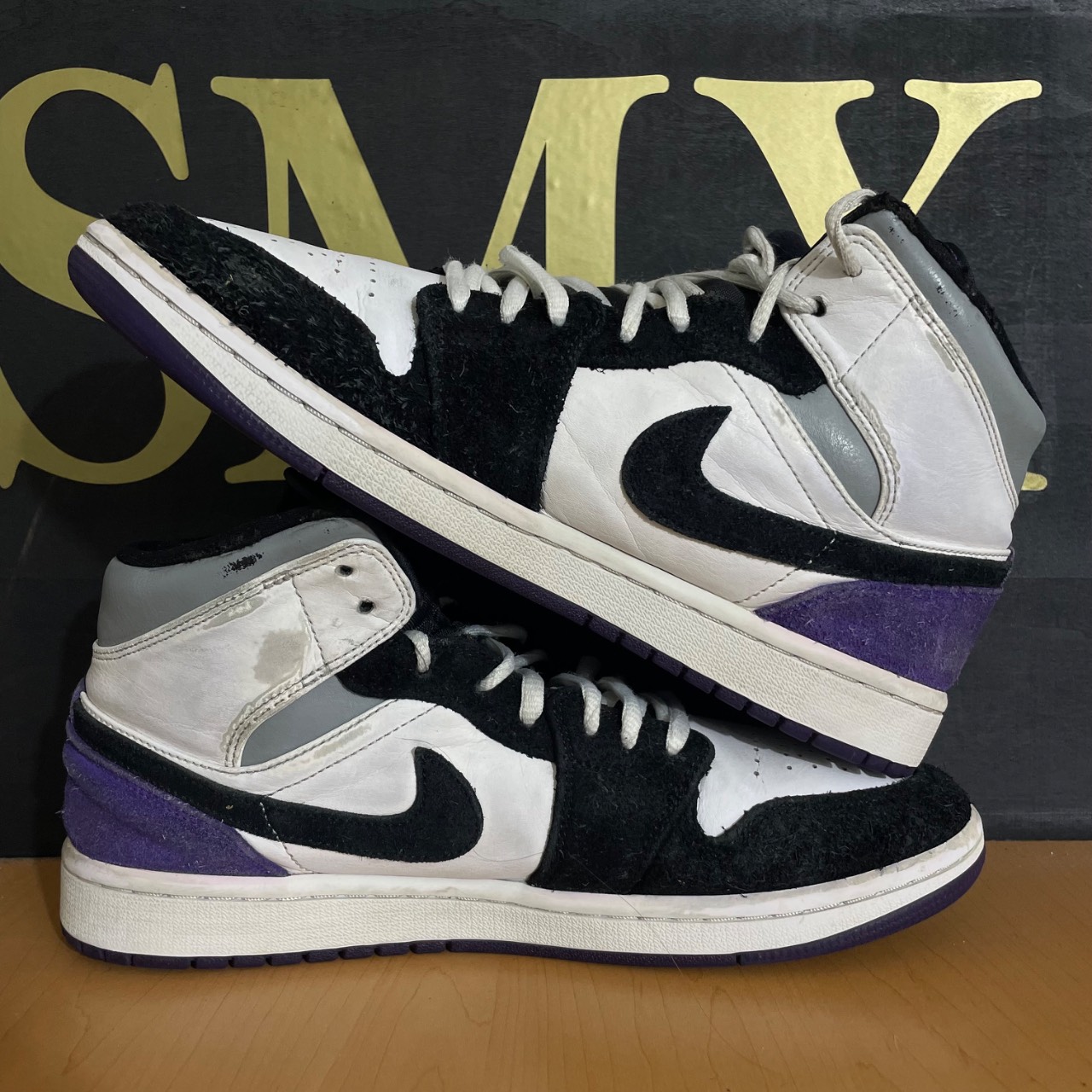 Air Jordan 1 Mid White Black Purple · Foto 2