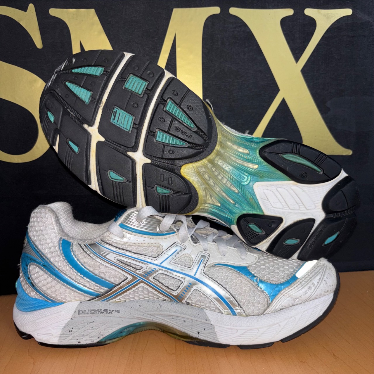 Asics GEL-Kayano 14 OG blanco con azul y detalles plateados · Foto 2