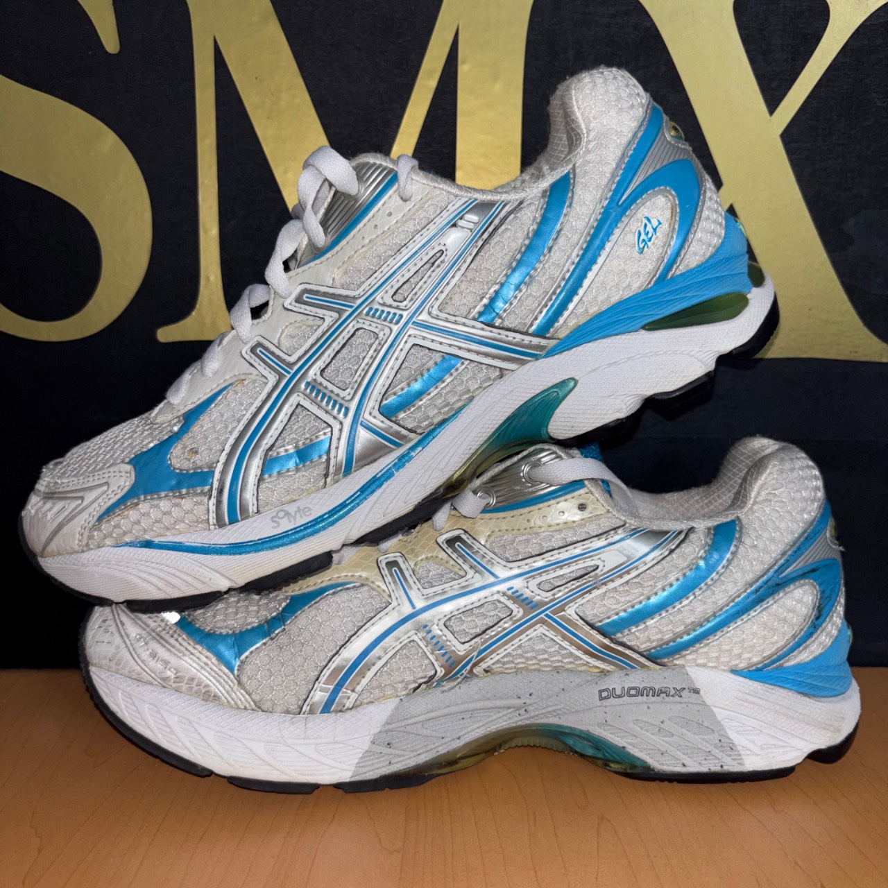 Asics GEL-Kayano 14 OG blanco con azul y detalles plateados · Foto 3
