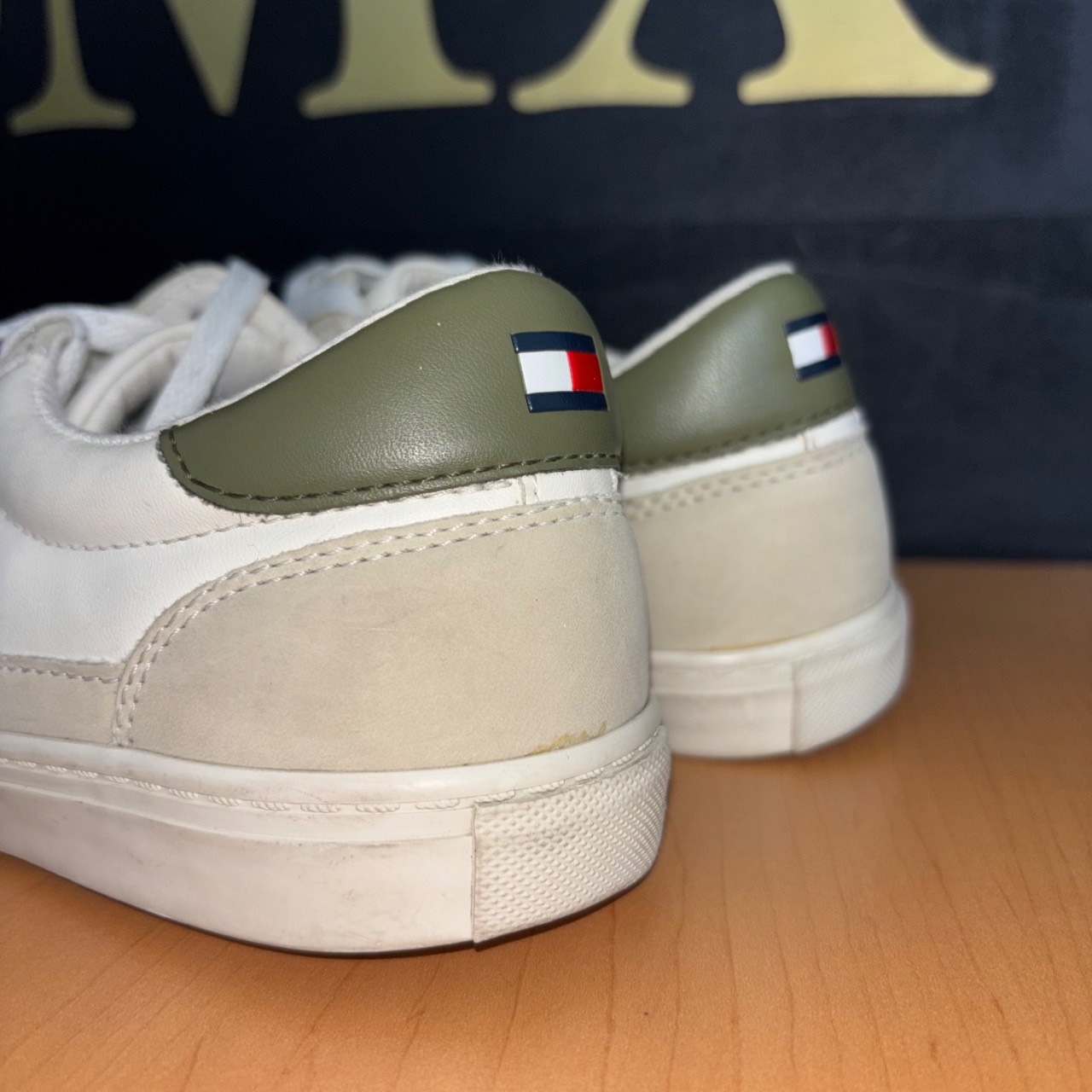 Tommy Hilfiger TWLOLENE-MB blanco con detalles beige y verde oliva · Foto 5