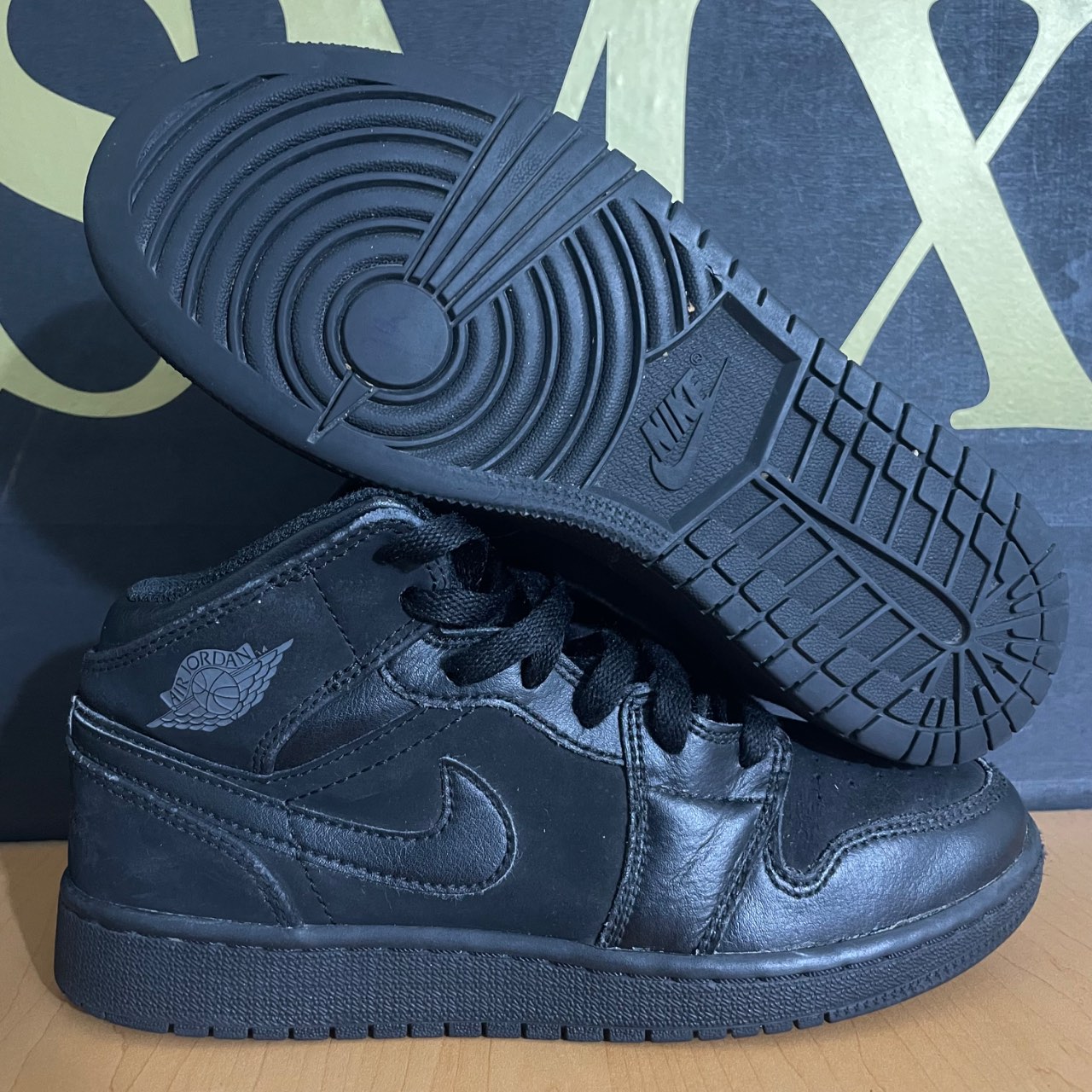 Air Jordan 1 Mid GS · Foto 1