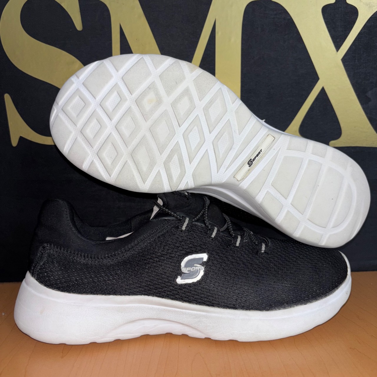 S Sport by Skechers negro con suela blanca · Foto 1