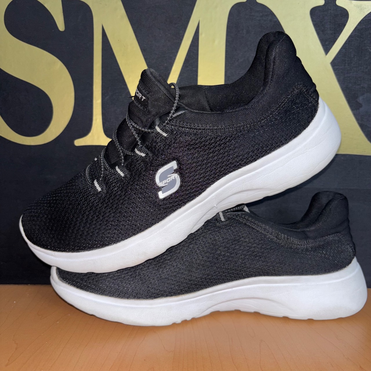 S Sport by Skechers negro con suela blanca · Foto 3